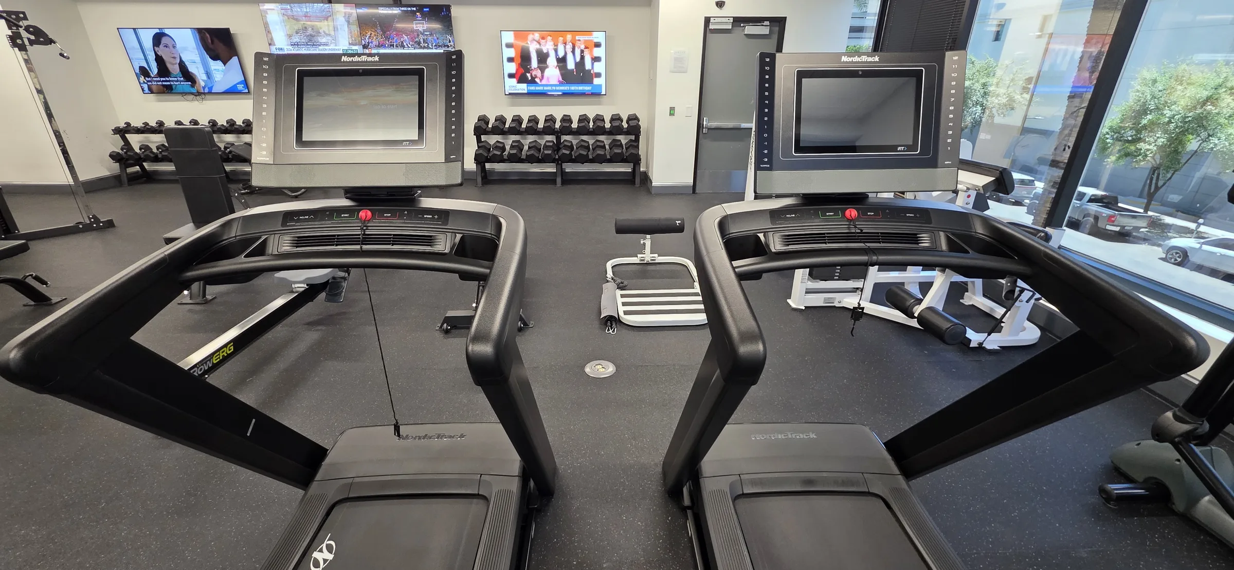 200 EVB on-site gym. 04