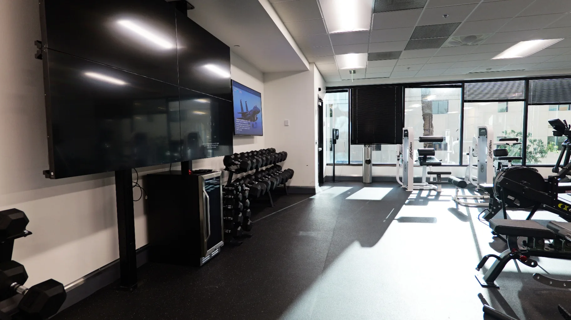 200 EVB on-site gym. 32